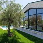Flores With Private Pool In Tar Вилла