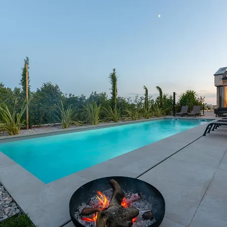 Flores With Private Pool In Tar Villa *