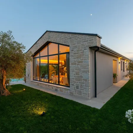 Flores With Private Pool In Tar Villa Frata