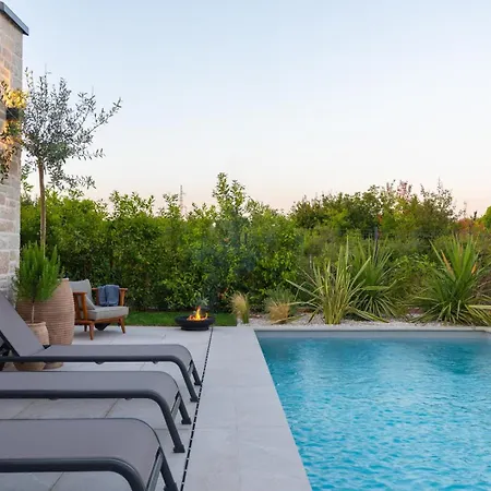 Villa Flores With Private Pool In Tar