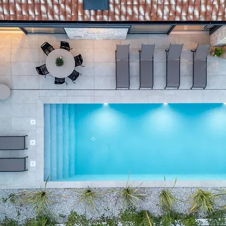 Flores With Private Pool In Tar Вилла