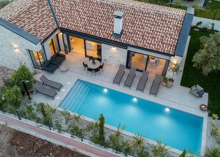 Flores With Private Pool In Tar Villa *
