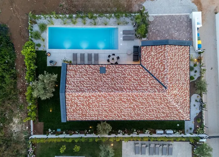 Flores With Private Pool In Tar *